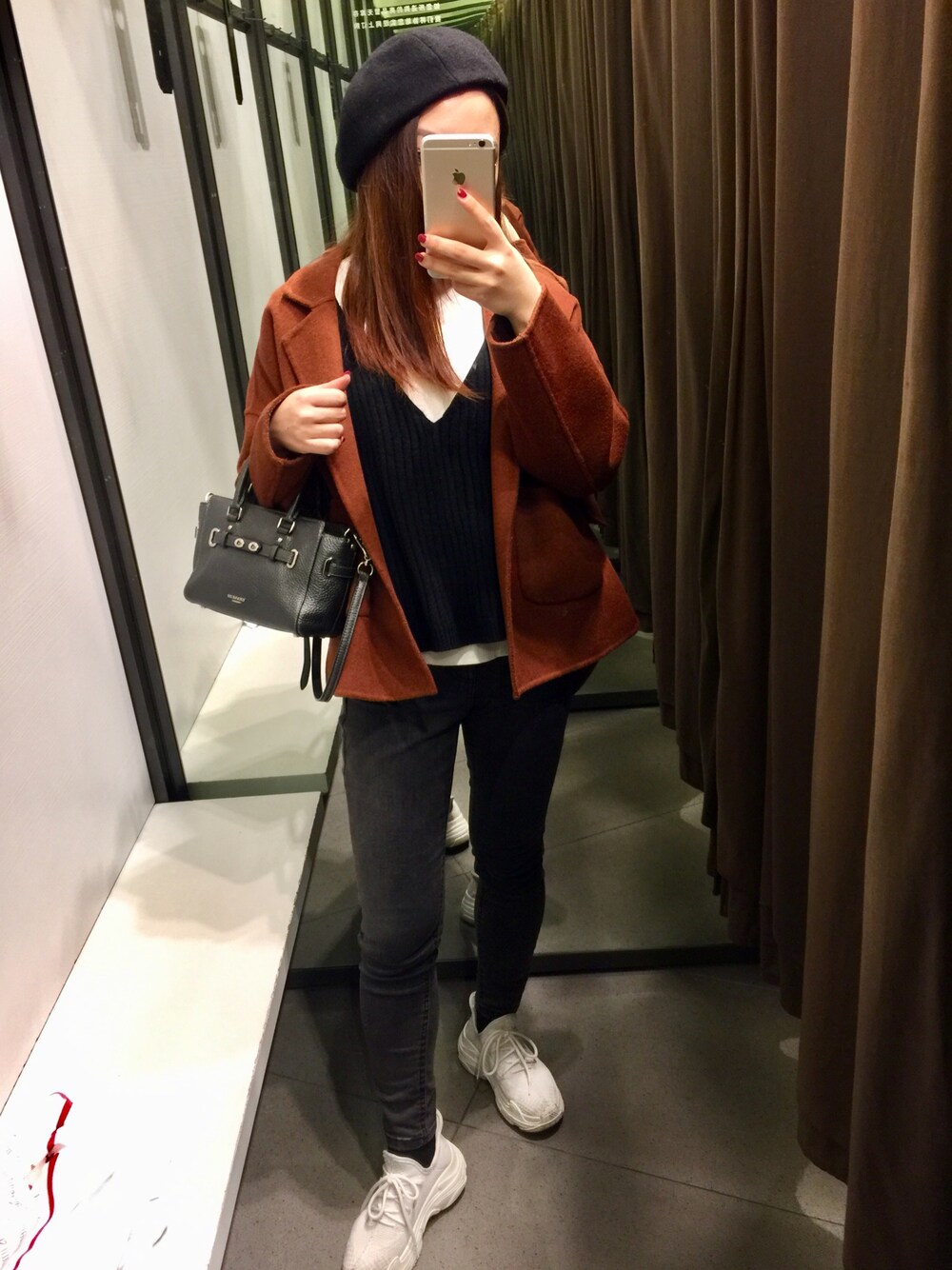 「Bershkaのアイテム（デニムパンツ、グレー系）」を使った、cubabypascalさん（レディース・156cm）の冬コーディネートの1枚目の写真