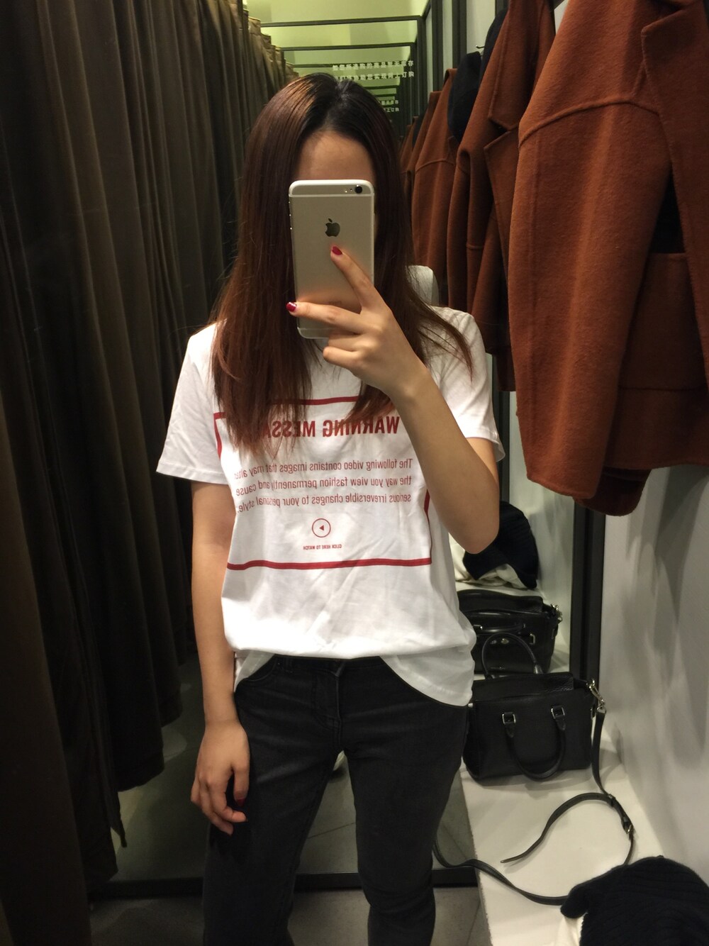 「ZARAのアイテム（Tシャツ/カットソー、ホワイト系）」を使った、cubabypascalさん（レディース・156cm）の冬コーディネートの1枚目の写真