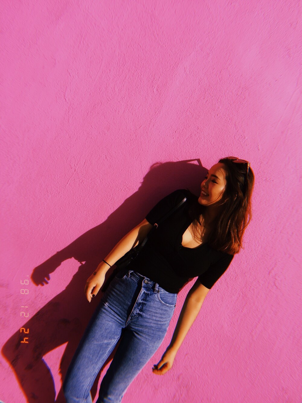 「Paul Smith、pink wall、reformation、cheap monday、Los Angeles、lessismore、toronto」｜「The Reformationのアイテム（トップス、ブラック系）」を使った、Maolinさん（レディース・168cm）の冬コーディネートの1枚目の写真