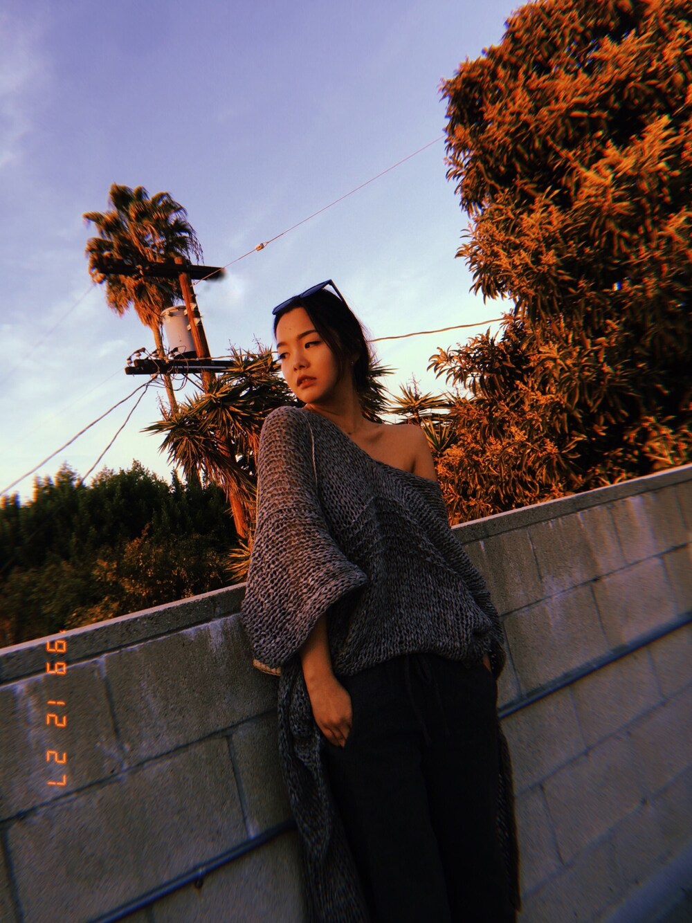「grey、Grey set、one set、toronto、summer、Los Angeles、streetstyle、daily look、offshoulder、ootd」｜「ZARA WOMANのアイテム（スウェット、グレー系）」を使った、Maolinさん（レディース・168cm）の冬コーディネートの1枚目の写真