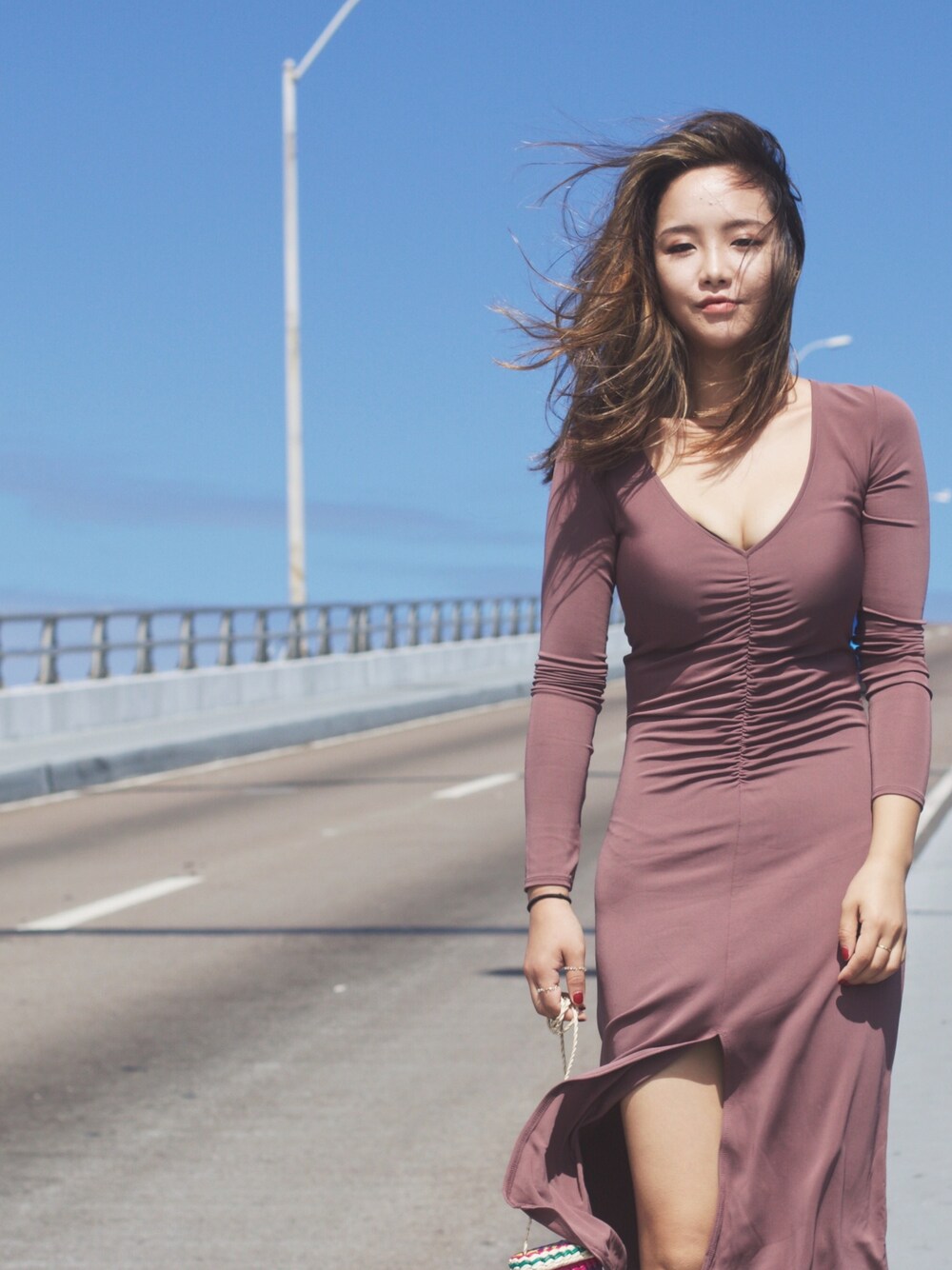 「summer、Bahamas、ISLAND、tightdress、ootd、pink、vacation、toronto、feminine」｜「Aritziaのアイテム（ワンピース、ピンク系）」を使った、Maolinさん（レディース・168cm）の冬コーディネートの1枚目の写真