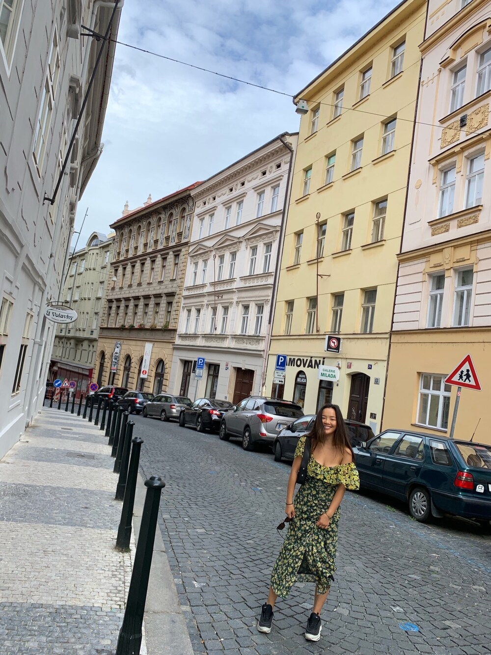 「PARIS、CELINE、pattern、colorful、floral dress、floral、summer、offshoulder、sneakers、travel」｜「ZARA WOMANのアイテム（ワンピース、イエロー系）」を使った、Maolinさん（レディース・168cm）の秋コーディネートの1枚目の写真