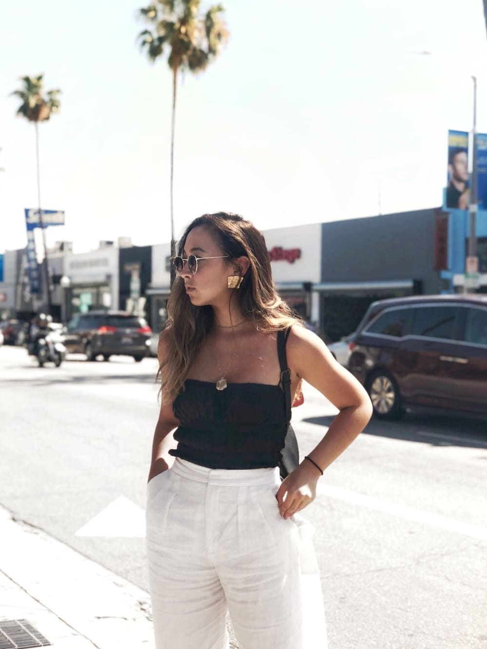 「summer、summer style、Los Angeles、california、travel、traveloutfit、lookbook、ootd、ootdsg」｜「Kimchi Blueのアイテム（タンクトップ、ブラック系）」を使った、Alyssa Hadaさん（レディース・160cm）の夏コーディネートの1枚目の写真