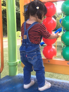 「Levi's（リーバイス）のアイテム（サロペット/オーバーオール）」を使った、CHISEさん（キッズ・80cm）の秋コーディネート