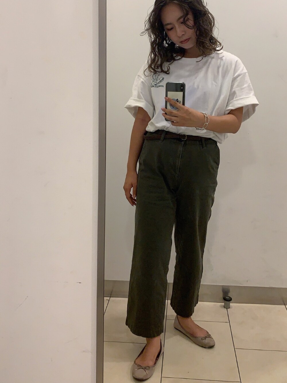 「GU、UNIQLO、韓国ファッション」｜「UNIQLOのアイテム（パンツ、グリーン系）」を使った、miku.さん（レディース・157cm）の秋コーディネートの1枚目の写真