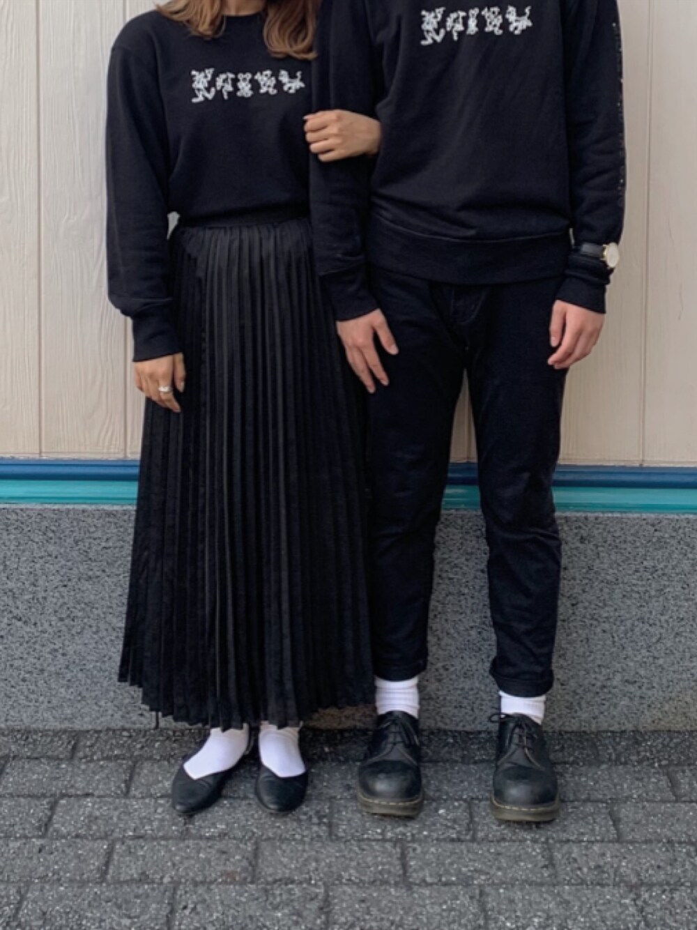 「AMERICAN HOLIC、GU、UNIQLO、アメリカンホリック、オールブラック」｜「GUのアイテム（スカート、ブラック系）」を使った、miku.さん（レディース・158cm）の秋コーディネートの1枚目の写真