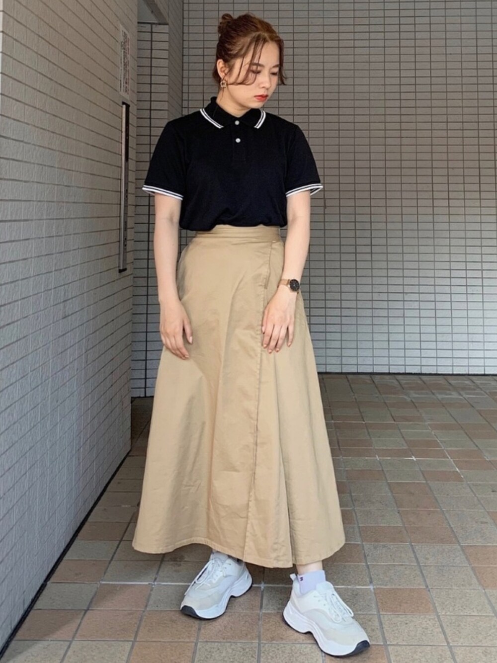 「GU、GUコーデ、ダッドスニーカー」｜「GUのアイテム（スカート、ベージュ系）」を使った、miku.さん（レディース・157cm）の春コーディネートの1枚目の写真