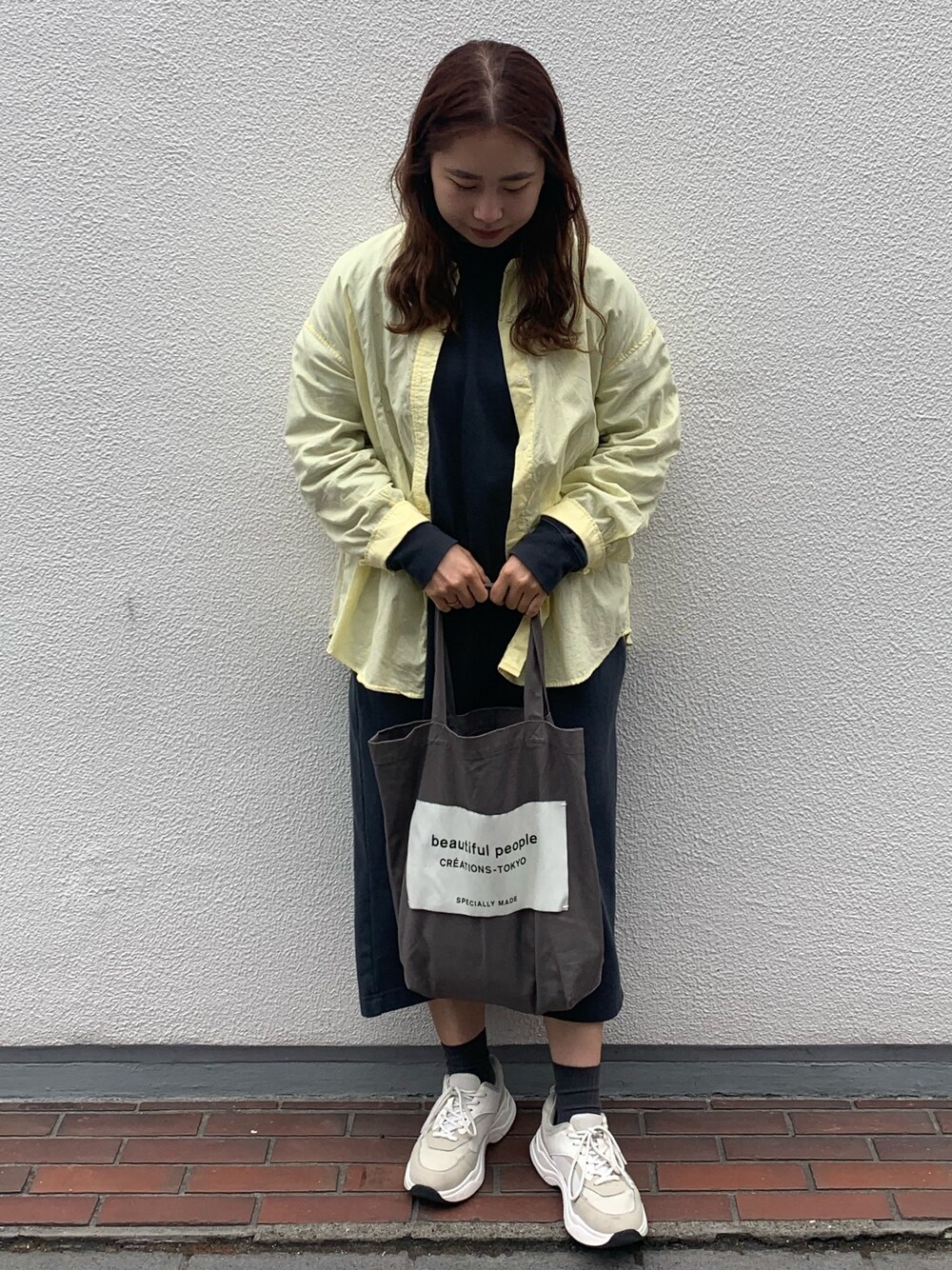 「AMERICAN HOLIC、ootd、SEVENDAYS＝SUNDAY、アメリカンホリック、セブンデイズサンデイ(SEVENDAYS=SUNDAY)、パステル映える春、パステルカラー、イエロー」｜「AMERICAN HOLICのバックスリットミニ裏毛裏起毛ワンピース ＊（ワンピース、グレー系）」を使った、miku.さん（レディース・158cm）の春コーディネートの1枚目の写真