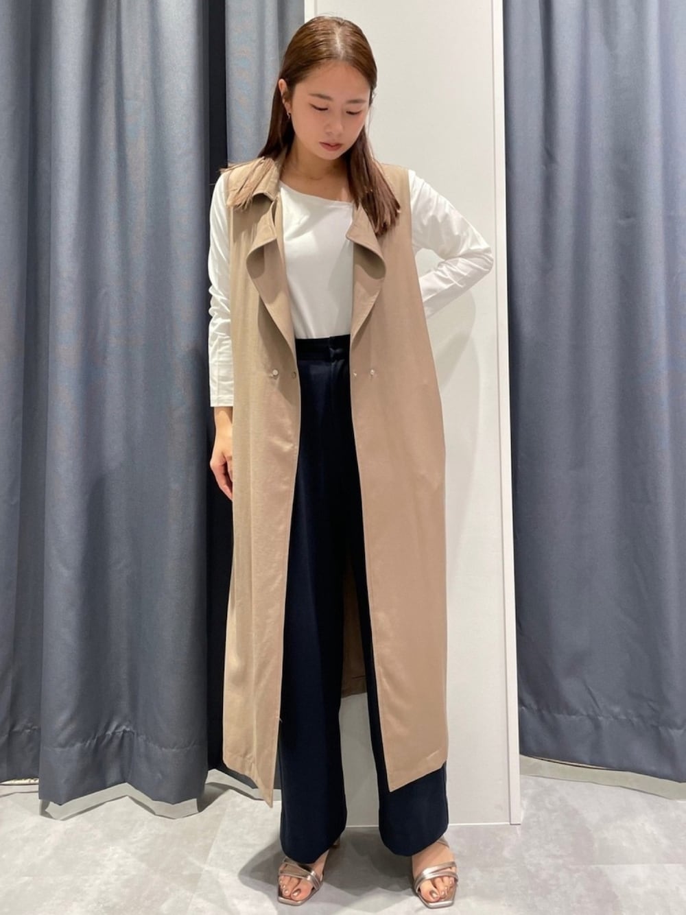 「オトナカジュアル、春服、きれいめカジュアル、オフィスカジュアル、yecca vecca、シンプル、パンツスタイル、シンプルコーデ」｜「YECCA VECCAの【先行予約】P.3wayコート（ジャケット/アウター、ベージュ系）」を使った、miku.さん（レディース・158cm）の春コーディネートの1枚目の写真