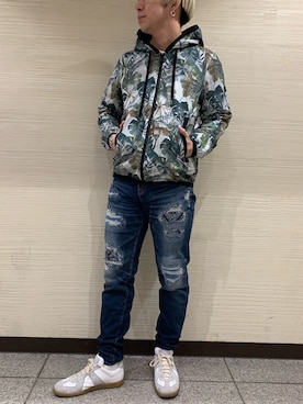 「TATRAS」｜「アイテム（パーカー）」を使った、まことさん（メンズ・169cm）の春コーディネート