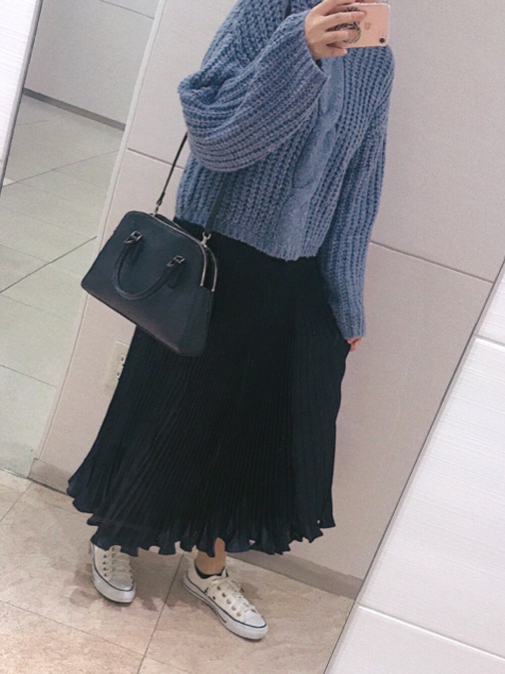 「プリーツスカート、韓国ファッション、nice claup」｜「NICE CLAUPのアイテム（ニット/セーター、ブルー系）」を使った、A I R I Nさん（レディース・158cm）の秋コーディネートの1枚目の写真