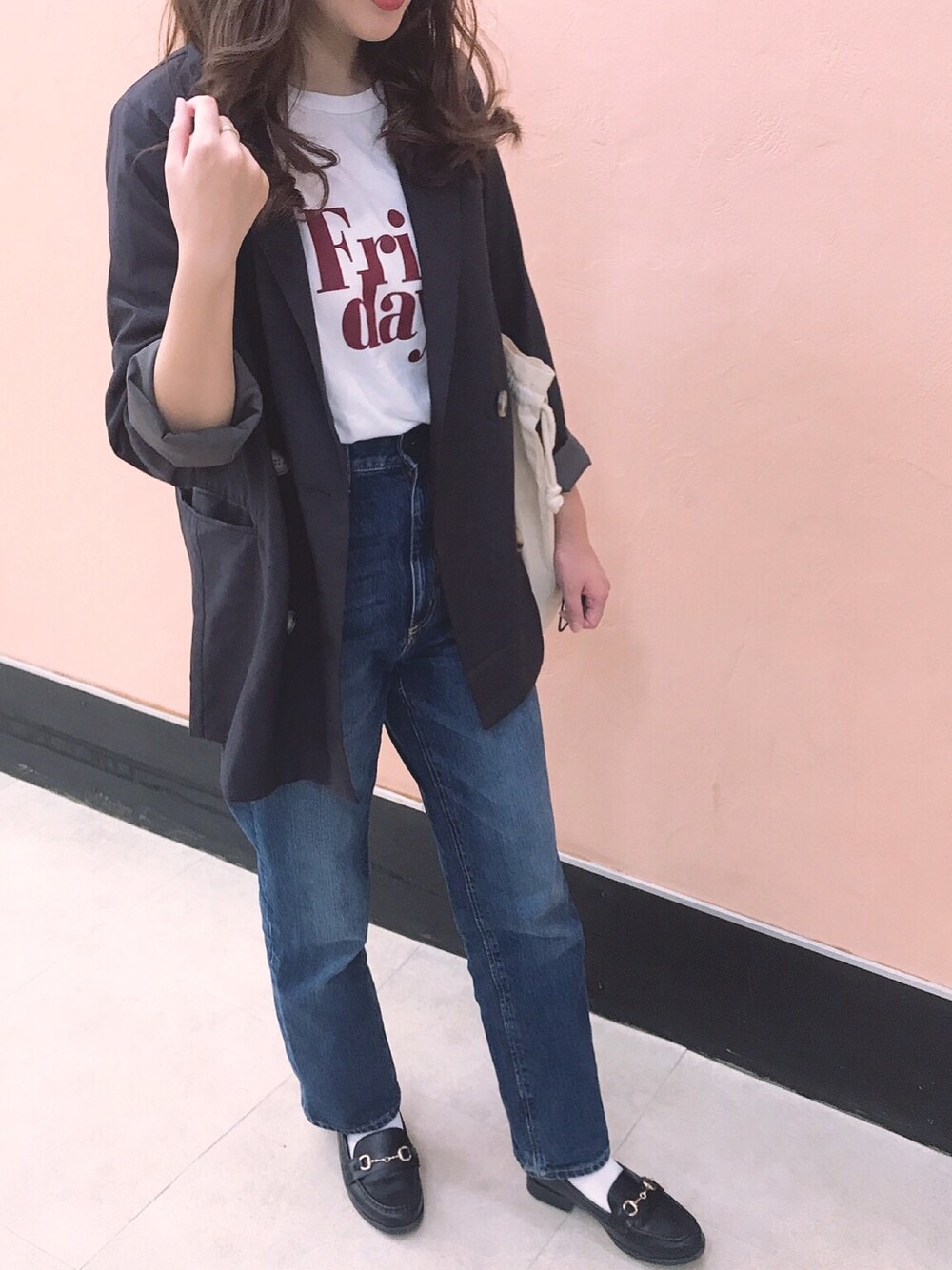 「mystic、セットアップ、dholic、GU、プチプラ、プチプラコーデ、ビットローファー」｜「DHOLICのFri daysハーフスリーブTシャツ（Tシャツ/カットソー、ホワイト系）」を使った、A I R I Nさん（レディース・158cm）の秋コーディネートの1枚目の写真