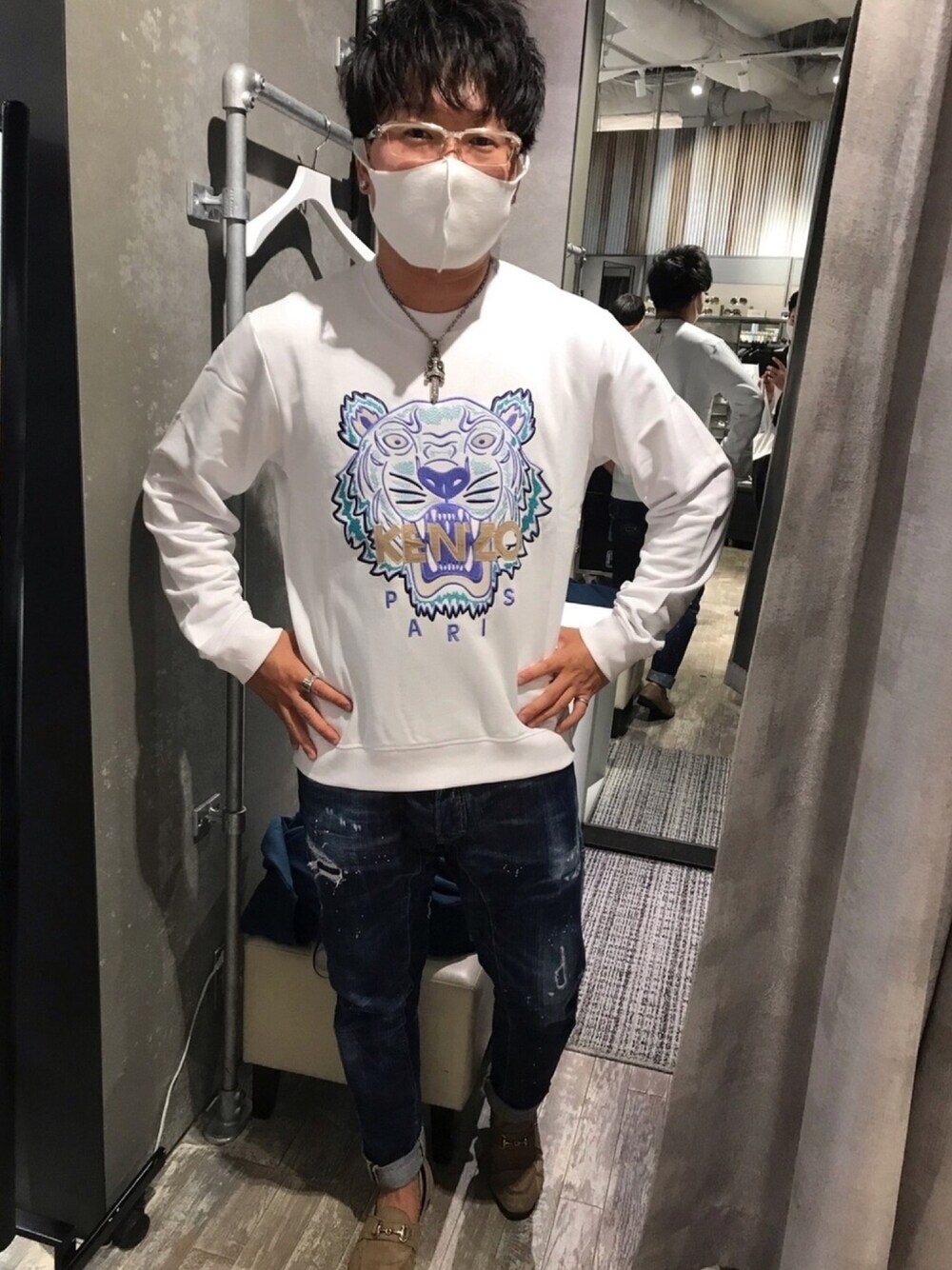 「fashion、ootd、秋のコーデ、KENZO、Chrome Hearts、BLESS、GUCCIベルト、DSQUARED2、GOSTAR DE FUGA、お洒落さんとつながりたい」｜「KENZOのSS20 Actua Classic Tiger Sweatshirt M（スウェット、ホワイト系）」を使った、Koji Kimuraさん（メンズ・172cm）の秋コーディネートの1枚目の写真