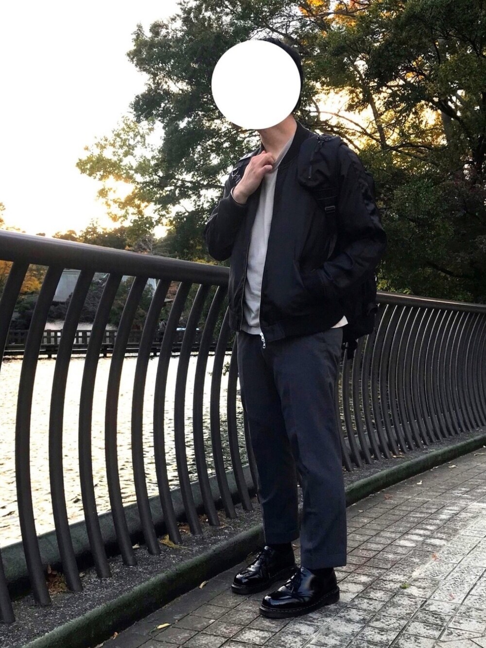 「Dr.Martens、スカジャン、スラックス」｜「AS2OVの【AS2OV】CORDURA DOBBY 305D BACK PACK/061400（バックパック/リュック、ブラック系）」を使った、nanoさん（メンズ・173cm）の秋コーディネートの1枚目の写真