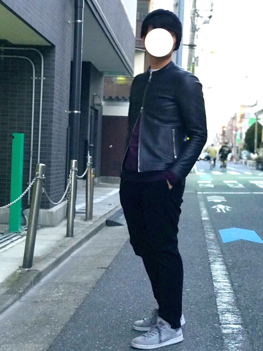 「ニット帽、シングルライダース、パープル、UNIQLO、コーデュロイ、スタンスミス」｜「UNITED TOKYOのラムレザーシングルライダース（ライダースジャケット、ブラック系）」を使った、nanoさん（メンズ・173cm）の冬コーディネートの1枚目の写真