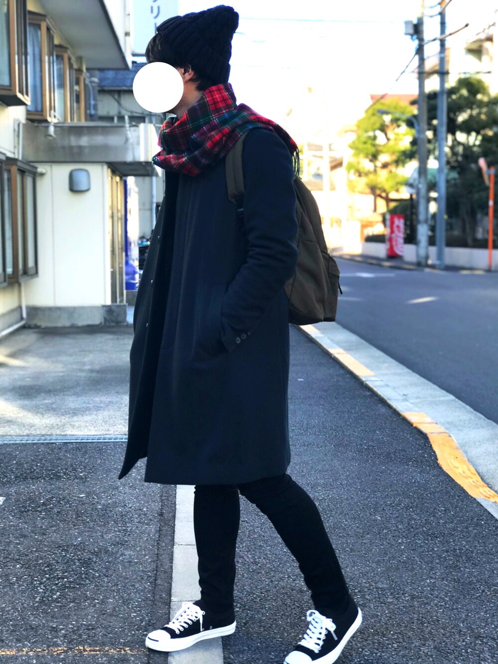 「アウターONアウター、ニット帽、ステンカラーコート、シングルライダース、黒スキニー、コンバース、ジャックパーセル」｜「UNITED TOKYOのビーバーステンコート（ステンカラーコート、グリーン系）」を使った、nanoさん（メンズ・173cm）の冬コーディネートの1枚目の写真