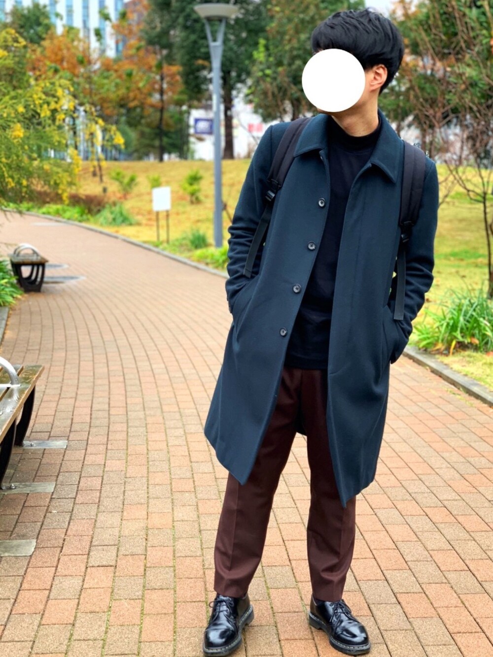 「冬、ステンカラーコート、ユニクロ、ハイネック、Dr.Martens、スラックス、無印良品」｜「UNITED TOKYOのビーバーステンコート（ステンカラーコート、グリーン系）」を使った、nanoさん（メンズ・173cm）の冬コーディネートの1枚目の写真