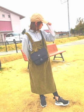 「niko and...（ニコアンド）のアイテム（ボディバッグ/ウエストポーチ、ブラック系）」を使った、kanaさん（レディース）の春コーディネート