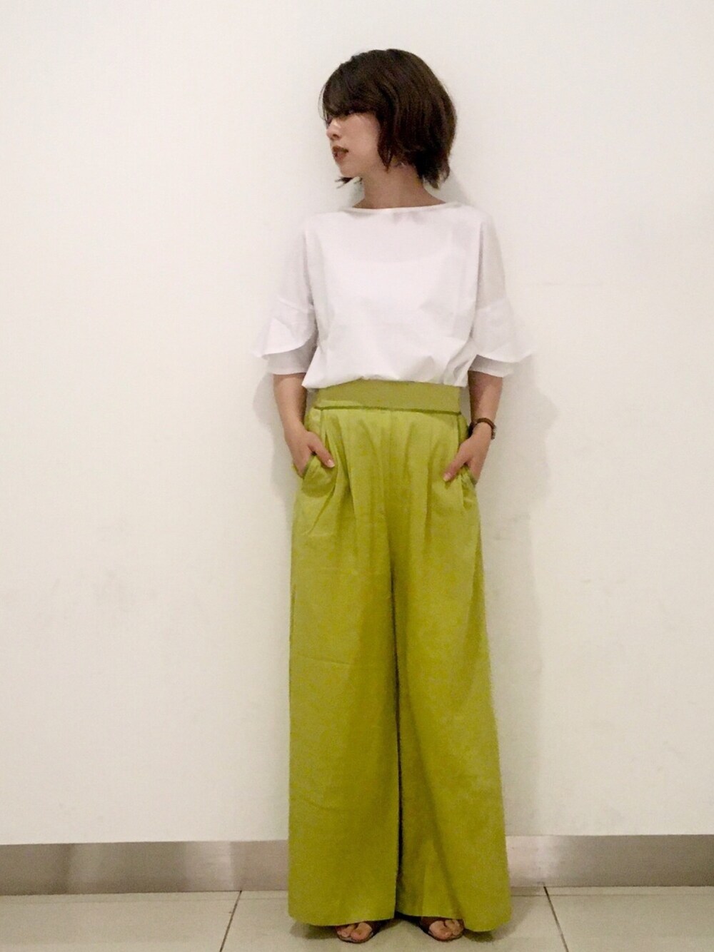 「シンプルコーデ、ラクチンコーデ、夏、大人女子、ブラウス、低身長、ワイドパンツ、夏コーデ、JETSET SOLO PLUS、キレイめ」｜「JETSET SOLO PLUS のバイオシルケットフレアスリーブカットソー（Tシャツ/カットソー、ホワイト系）」を使った、JETSET SOLO PLUS_STAFFさん（レディース・160cm）の夏コーディネートの1枚目の写真