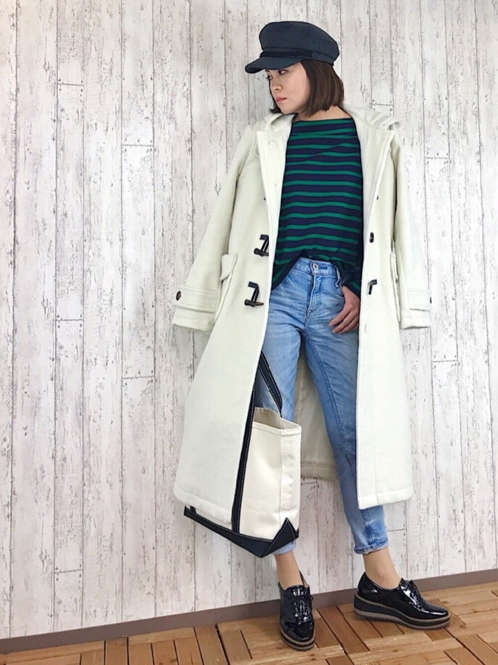 「ダッフルコート、ボーダートップス、マリンコーデ、ロングコート、白ダッフル、大人コーデ、オトナ女子、ドレスシューズ、アダルトおカワたん部、アラフォー」｜「ハッピークローゼットのアイテム（ダッフルコート、ホワイト系）」を使った、Ⓜ️ino.さん（レディース・159cm）の冬コーディネートの1枚目の写真