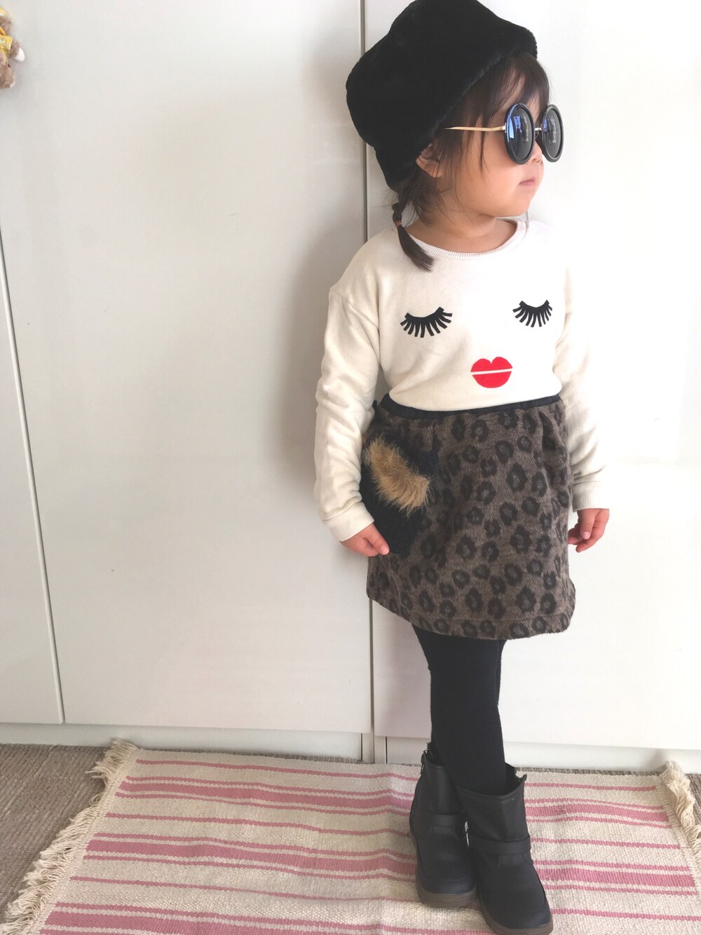 「肥満児、休日スタイル、レオパード、ロシアン帽、顔、女の子、4歳、キッズコーデ」｜「GLOBAL WORKの【キッズ】ロシアンハット/732921（ハット、ブラック系）」を使った、RiiiiijuuuunnnAさん（キッズ・100cm）の冬コーディネートの1枚目の写真