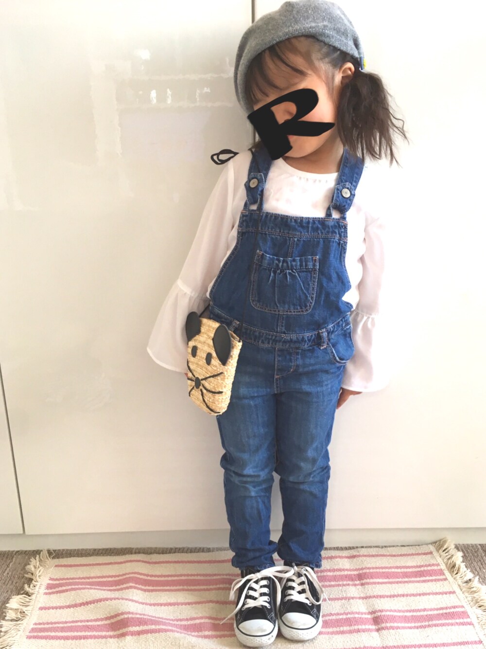 「ラフ、オーバーオール、デニム、袖フレア、ベレー帽、コンバース、ootd、4歳、キッズコーデ」｜「BRANSHESの袖フレアブラウス（シャツ/ブラウス、ホワイト系）」を使った、RiiiiijuuuunnnAさん（キッズ・100cm）の春コーディネートの1枚目の写真
