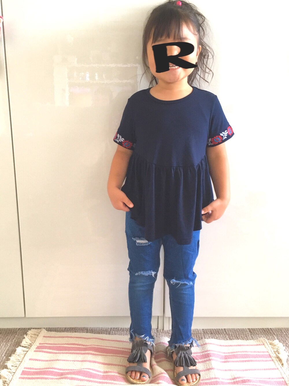 「キッズコーデ、刺繍、シンプルコーデ、フリンジ、デニム、4歳、シンプル」｜「BRANSHESの袖刺繍入り半袖Tシャツ（Tシャツ/カットソー、ブルー系）」を使った、RiiiiijuuuunnnAさん（キッズ・100cm）の夏コーディネートの1枚目の写真