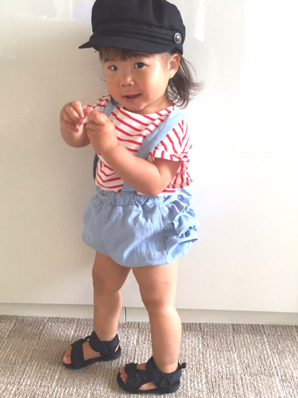 「夏コーデ、マリン、マリンキャップ、ボーダー、ハンドメイド、1歳、次女、スポーツサンダル」｜「petit mainのフリル袖ボーダー柄半袖Tシャツ（Tシャツ/カットソー、レッド系）」を使った、RiiiiijuuuunnnAさん（キッズ・100cm）の夏コーディネートの1枚目の写真