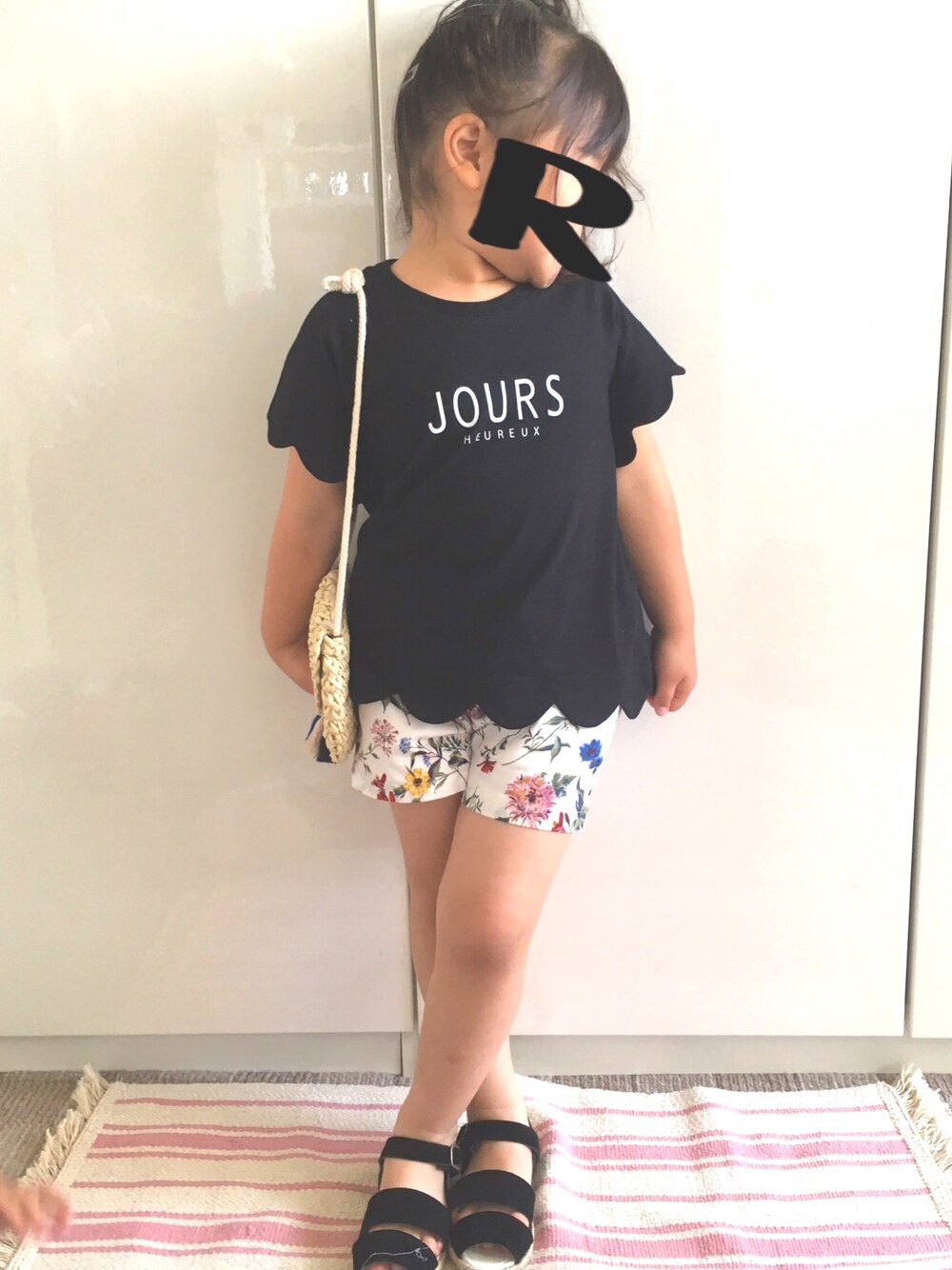 「夏コーデ、ボタニカル柄、5歳、キッズコーデ、おんなのこ」｜「BRANSHESの袖×裾スカラップ半袖Tシャツ（Tシャツ/カットソー、ブラック系）」を使った、RiiiiijuuuunnnAさん（キッズ・100cm）の夏コーディネートの1枚目の写真