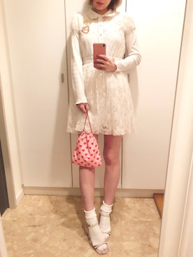 「アイテム（ブローチ/コサージュ、レッド系）」を使った、ayumi watanabeさん（レディース・156cm）の春コーディネート