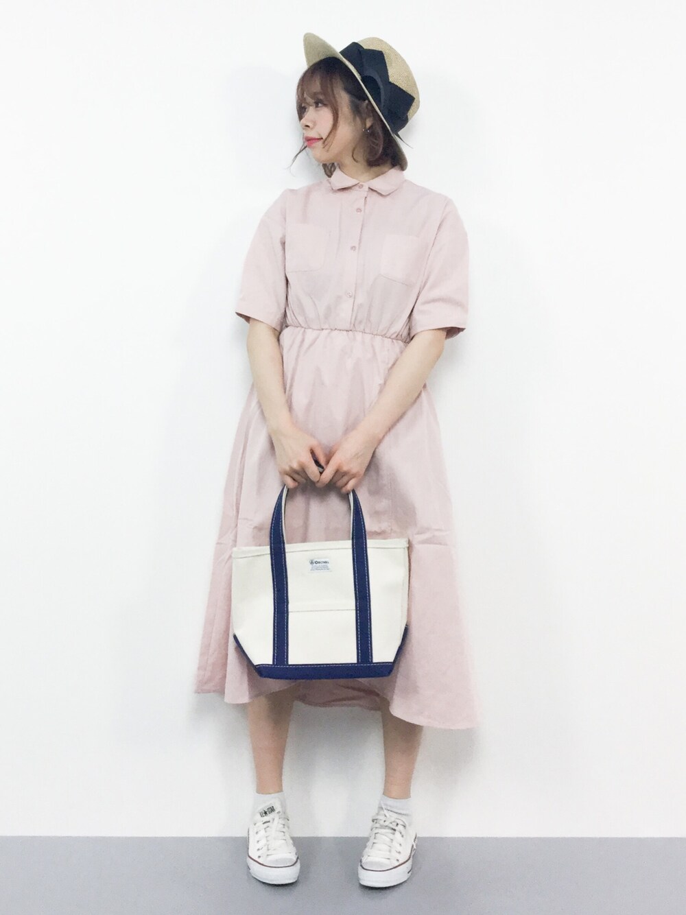 「トートバッグ、カジュアル、ピンク、リボン、ガーリー、シャツワンピ、MAJESTIC LEGON、麦わら帽子、ciaopanicTYPY、amelier MAJESTIC LEGON」｜「CIAOPANIC TYPYのBIGリボンブレードハット（ハット、ベージュ系）」を使った、ENAさん（レディース・162cm）の夏コーディネートの1枚目の写真