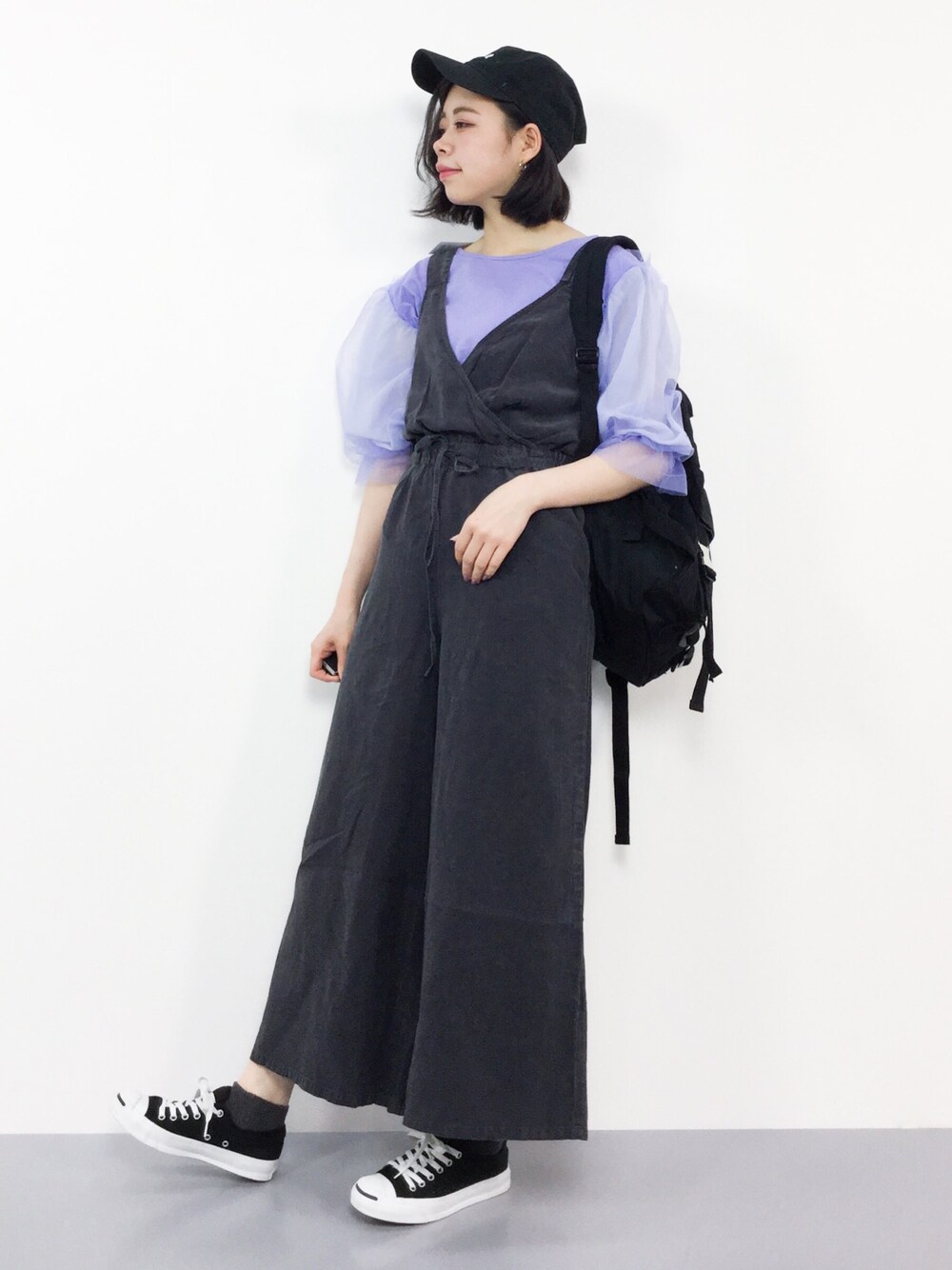 「カジュアル、リュック、キャップ、サロペット、KBF+、ガーリー、パープル、ciaopanic、ストリートMIX、袖ボリューム」｜「KBF+のKBF+　袖シアーボリュームカットソー（Tシャツ/カットソー、ブルー系）」を使った、ENAさん（レディース・162cm）の夏コーディネートの1枚目の写真