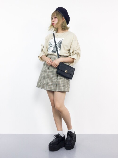 搭配t恤(米色系)的時尚穿搭總 