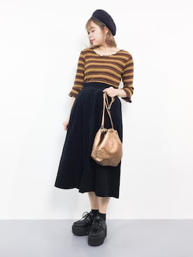 「Aラインスカート」｜「アイテム（スニーカー）」を使った、ENAさん（レディース・162cm）の秋コーディネート