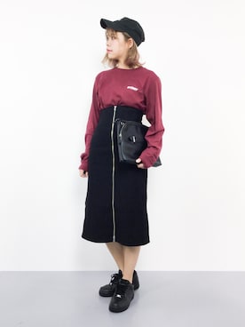 「Aラインスカート」｜「アイテム（スニーカー）」を使った、ENAさん（レディース・162cm）の秋コーディネート