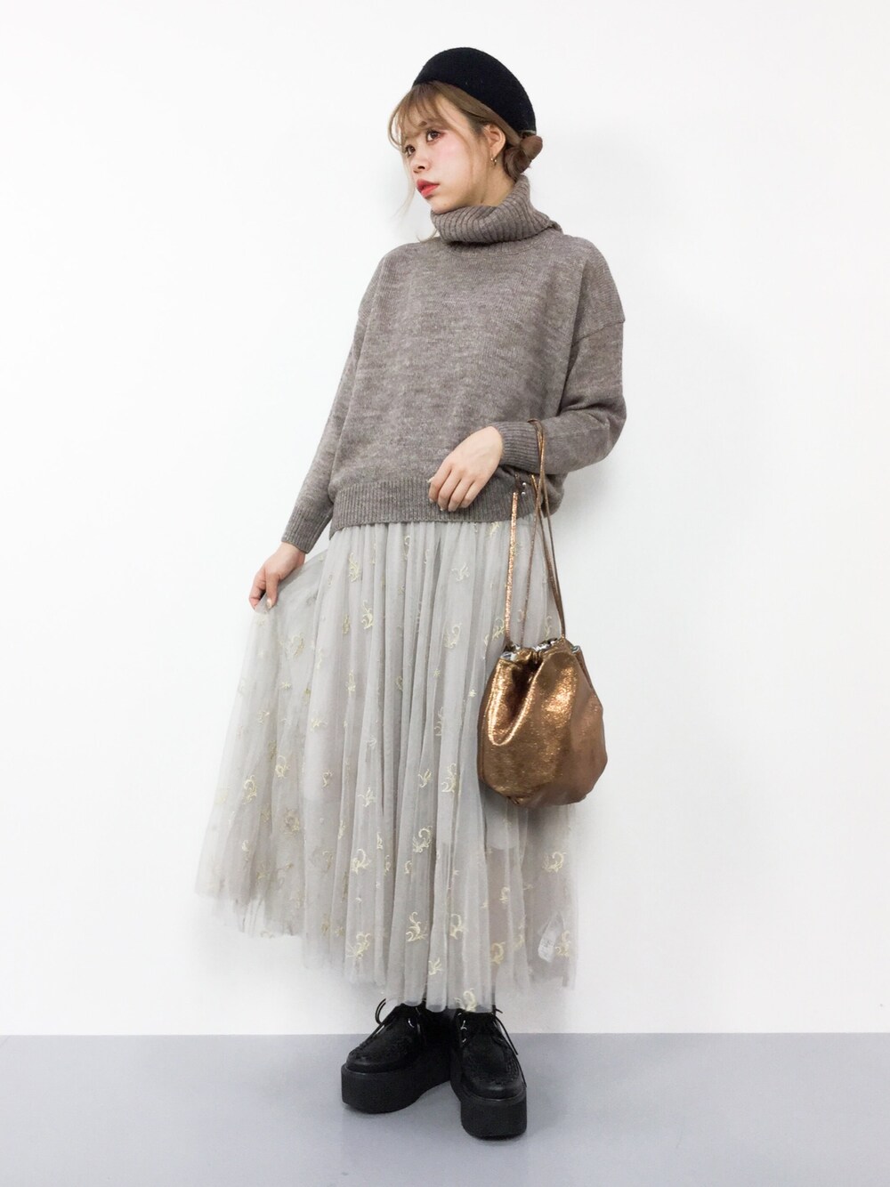 R AZUL ENCANTO タートルドロップショルダーニットプルオーバー AZUL ENCANTO（アズールエンカント）の「オフタートルドロップ