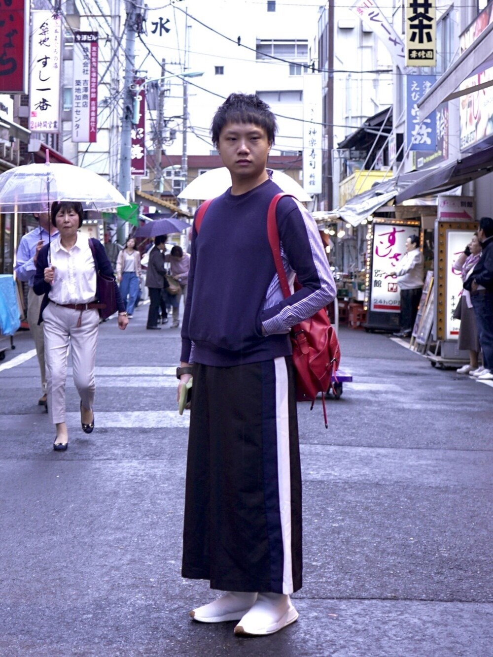 「culottes、black、white、NMD、adidas、sweater、backpack、red」｜「adidasのADIDAS / アディダス : NMD CS1 PK（スニーカー、ホワイト系）」を使った、SuperTurtleさん（メンズ・169cm）の春コーディネートの1枚目の写真