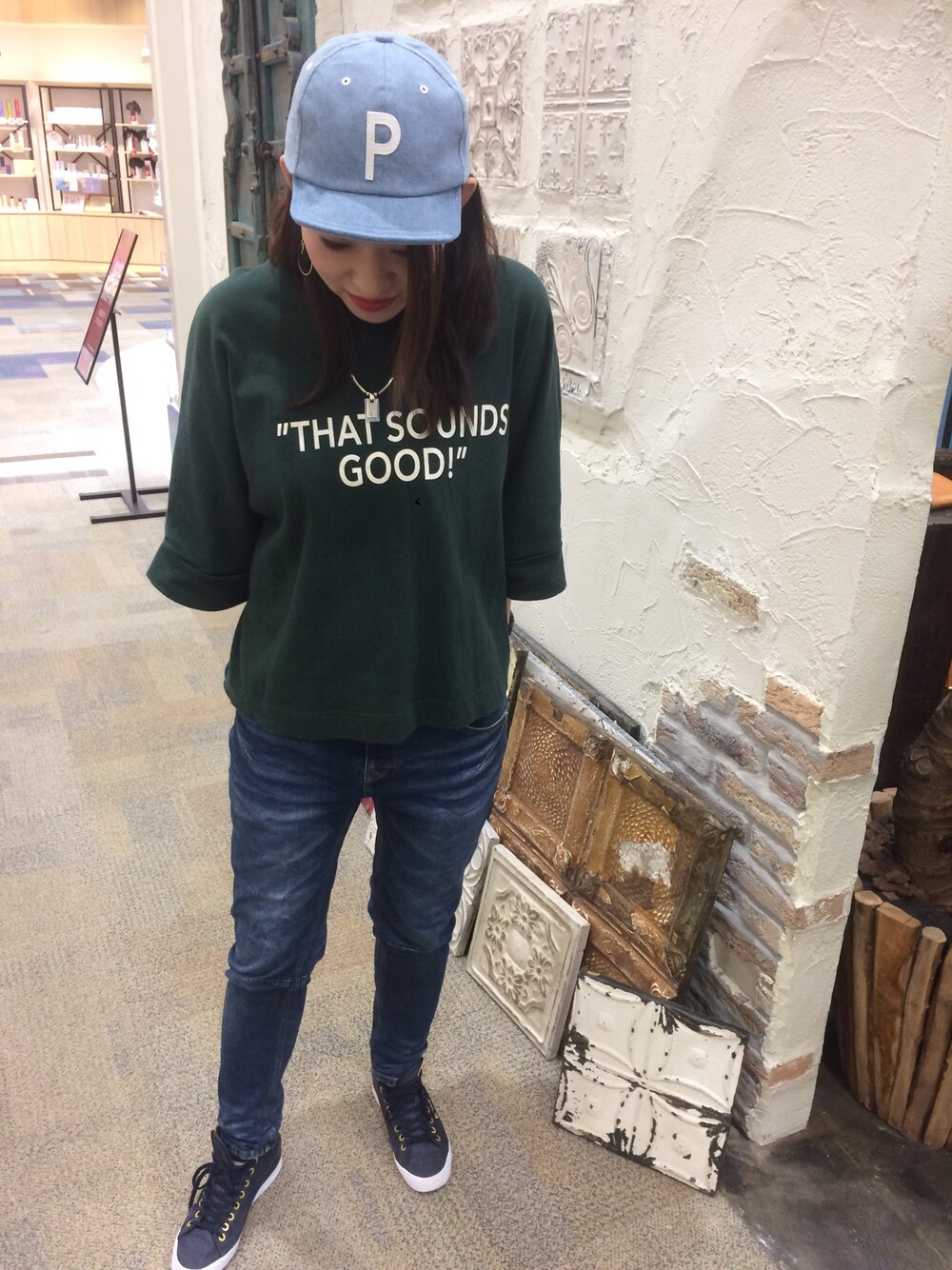 「キリークのアイテム（Tシャツ/カットソー、グリーン系）」を使った、cさん（レディース・159cm）の冬コーディネートの1枚目の写真