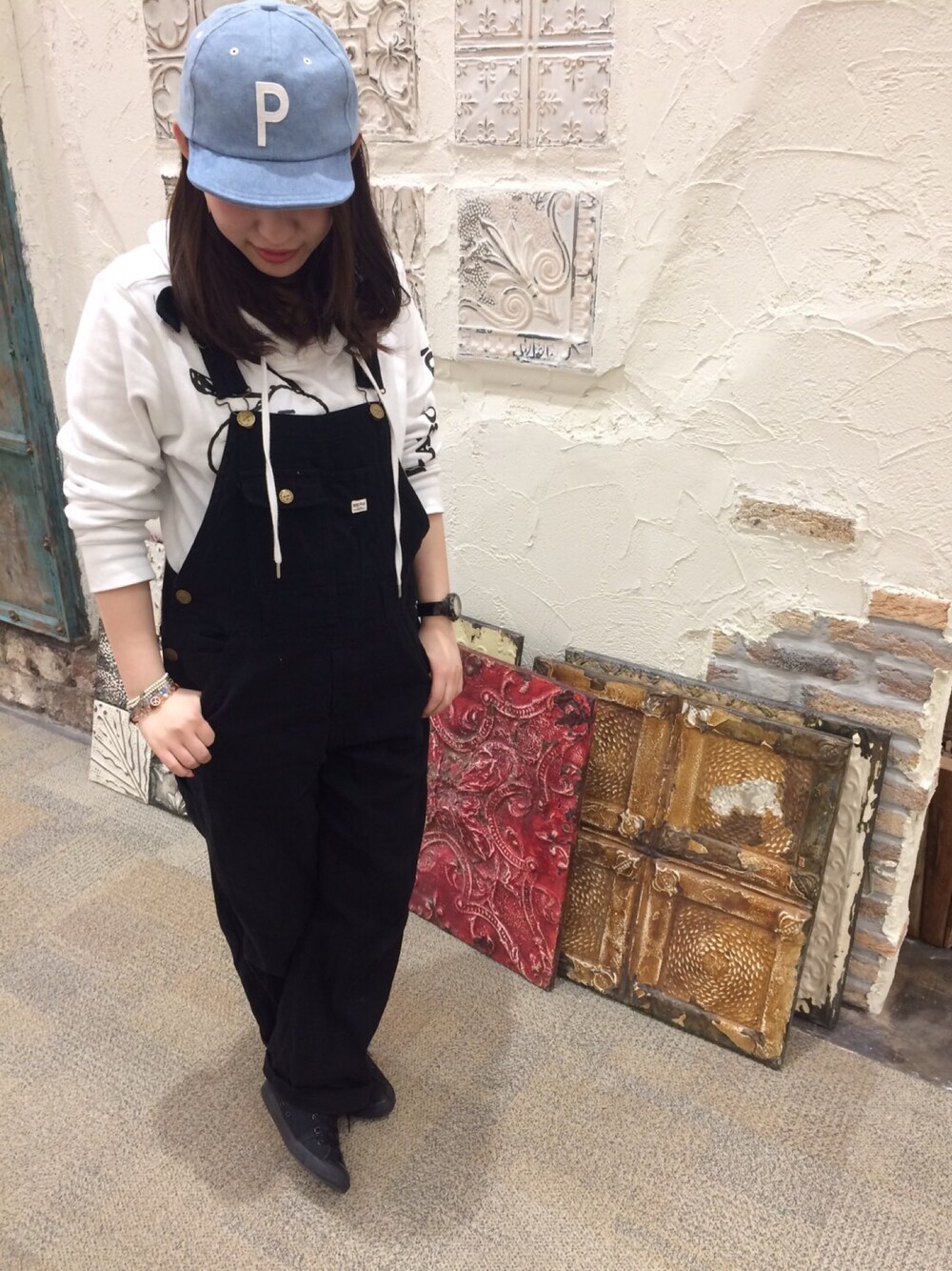 「rivet & surgeのアイテム（サロペット/オーバーオール、ブラック系）」を使った、cさん（レディース・159cm）の春コーディネートの1枚目の写真