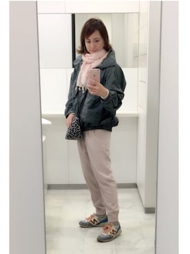 「UNIQLOU」｜「アイテム（ブルゾン）」を使った、モアさん（レディース・153cm）の春コーディネート