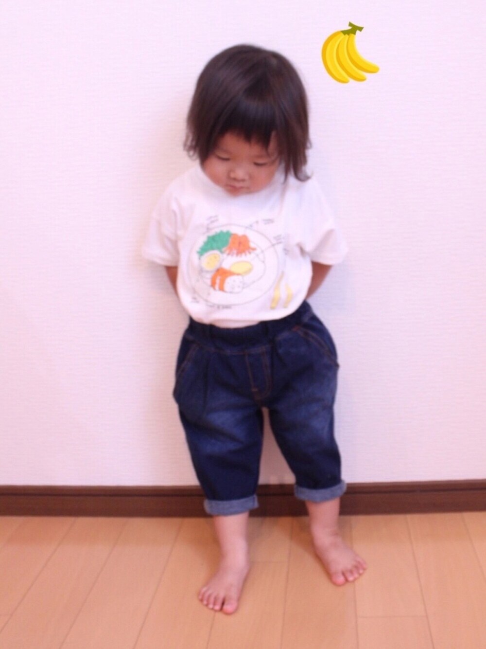 ホワイト系のTシャツ/カットソー、ブルー系のその他パンツ、その他のその他を着用したキッズの夏コーディネートの1枚目の写真