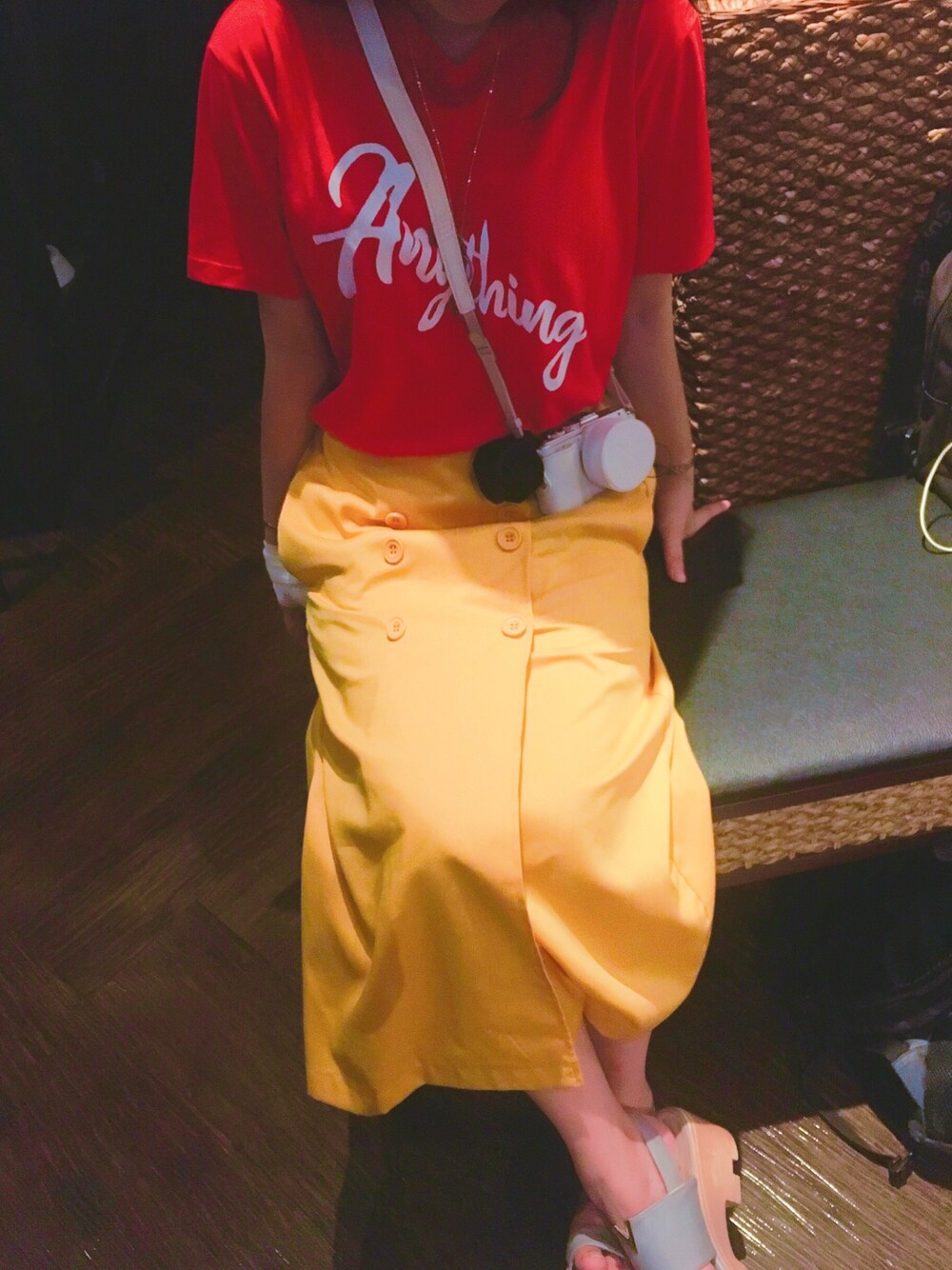 「ラクチンコーデ、タイトスカート、Tシャツ、赤、黄色、カラーコーデ」｜「MOUSSYのアイテム（スカート、イエロー系）」を使った、えり☻さん（レディース・159cm）の夏コーディネートの1枚目の写真