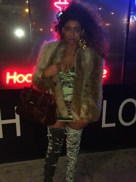 「velvet（ベルベット）のアイテム」を使った、Rekha M. Allenさん（レディース・168cm）の冬コーディネート