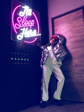 「Guess（ゲス）のアイテム」を使った、kiki謝琦琦さん（レディース・164cm）の冬コーディネート