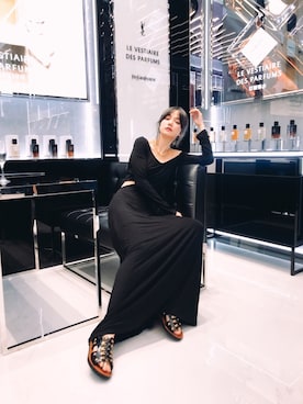 Diorのサンダルを使った人気ファッションコーディネート