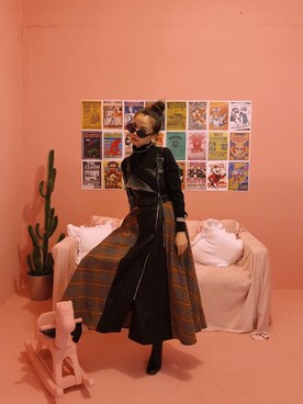 kiki謝琦琦さんの「輕狂熟成，格紋拼接皮革拉鍊翻領洋裝」を使ったコーディネート