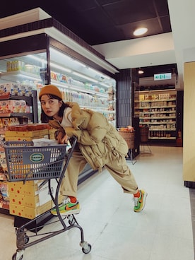 「maturely（マチュアリー）のアイテム（オールインワン・サロペット）」を使った、kiki謝琦琦さん（レディース・164cm）の冬コーディネート