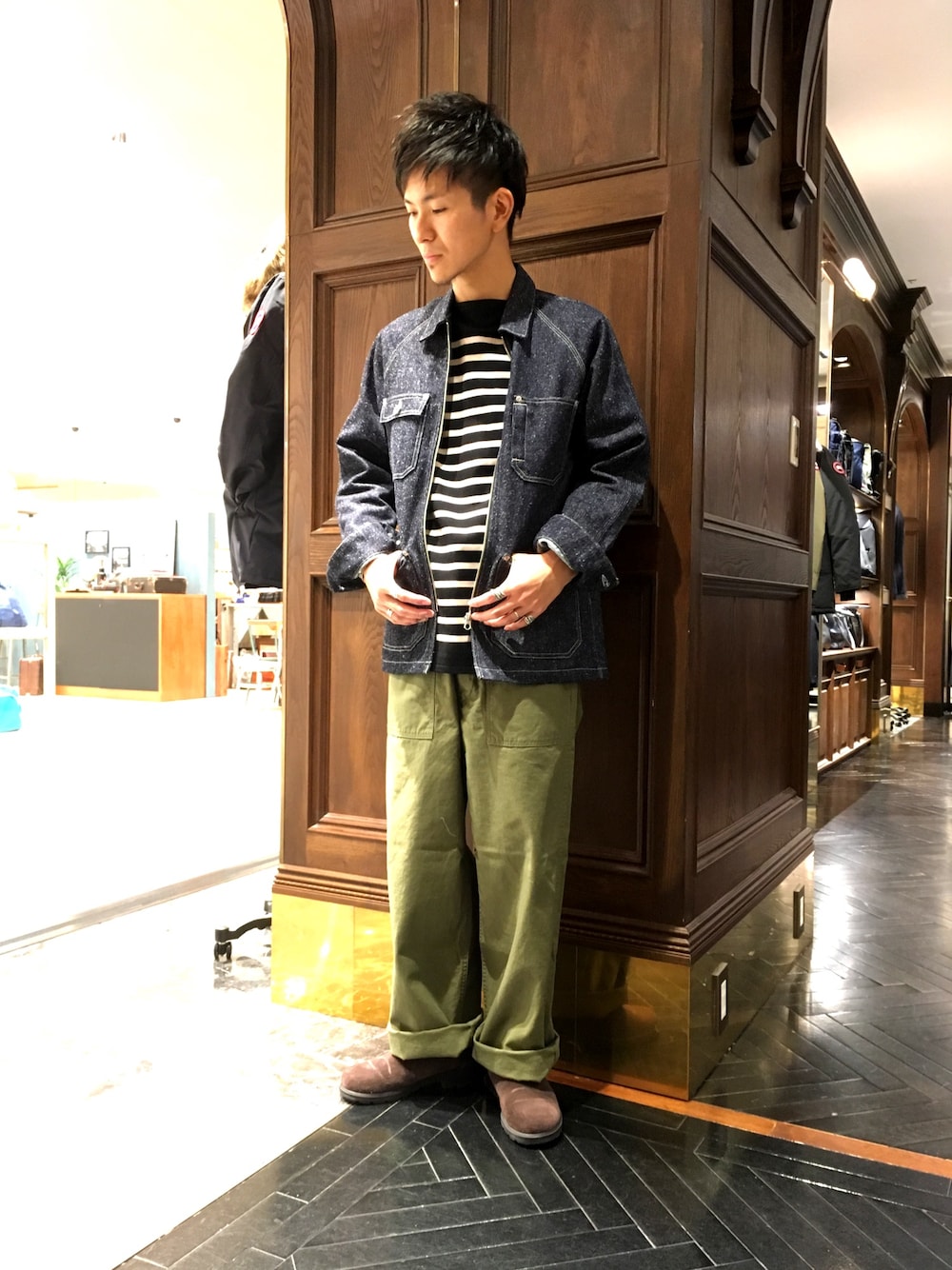 「ナノユニバース、nano・universe、カバーオール、フレンチカジュアル、アメカジ、ワイドパンツ、ボーダーTシャツ、ルクア、ルクアイーレ、デニム」｜「NANO universeのROYAL PALM/RP シルクネップデニムカバーオール（デニムジャケット、ブルー系）」を使った、nano・universe 梅田 STAFFさん（メンズ・170cm）の秋コーディネートの1枚目の写真