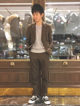 「カーキ」｜「アイテム（セットアップ）」を使った、nano・universe 梅田 STAFFさん（メンズ・170cm）の秋コーディネート