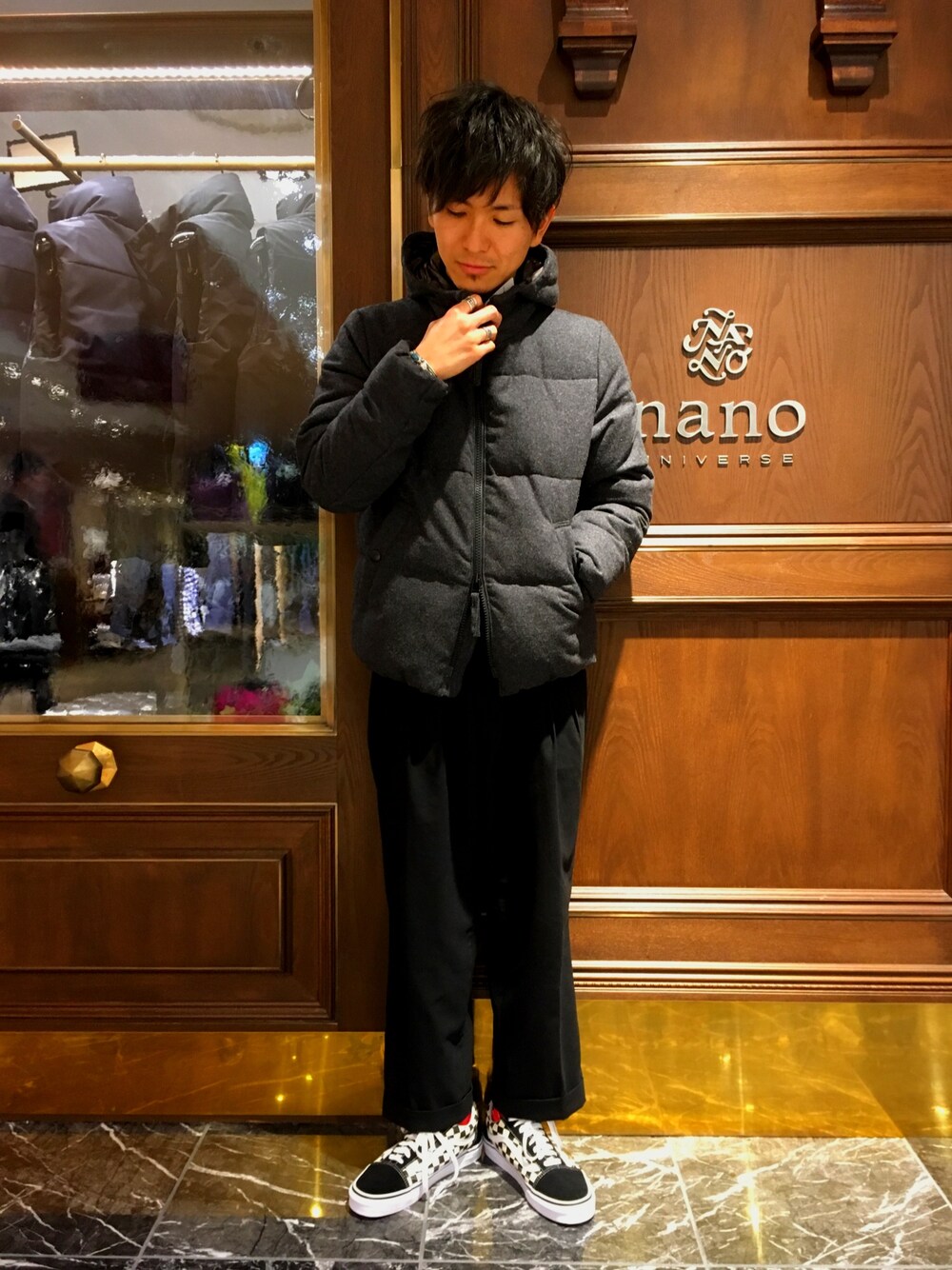 「ダウンジャケット、ナノユニバース、nano・universe、冬コーデ、カジュアルコーデ、スニーカー、VANS、大阪、ルクア、ルクアイーレ」｜「NANO universeのウールダウンジャケット（ダウンジャケット/コート、グレー系）」を使った、nano・universe 梅田 STAFFさん（メンズ・170cm）の冬コーディネートの1枚目の写真